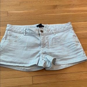 ⭐️White and blue stripe shorts⭐️